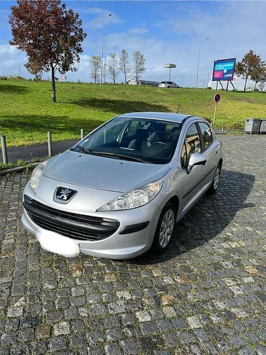 Usado 2008 Peugeot 207 Sedan | € 4.500 (Preço justo) - Imagem 1/4