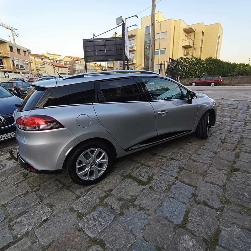 Usado Renault Clio V 90 HP (66 kW) 2020 Cinzento Carrinha