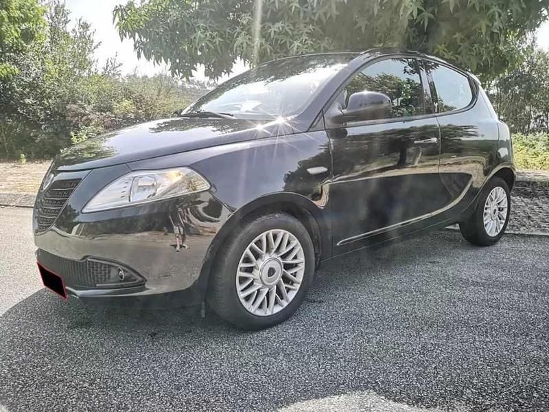 Preto Usado 2014 Lancia Ypsilon Gold Citadino | € 7.450 (Preço justo) - Imagem 1/4