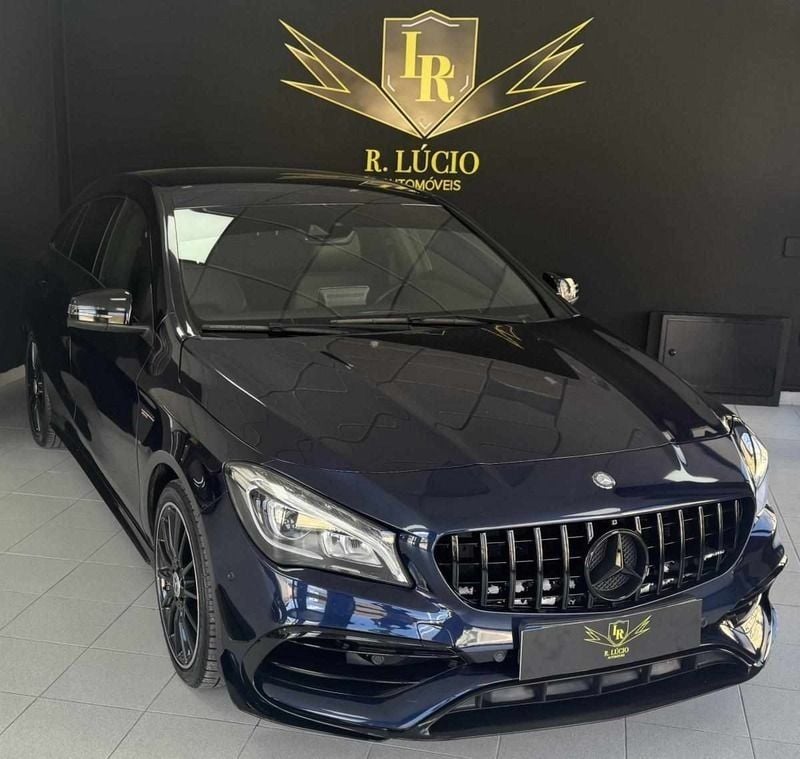 Azul Usado 2017 Mercedes CLA180 Sedan | € 27.850 - Imagem 1/4