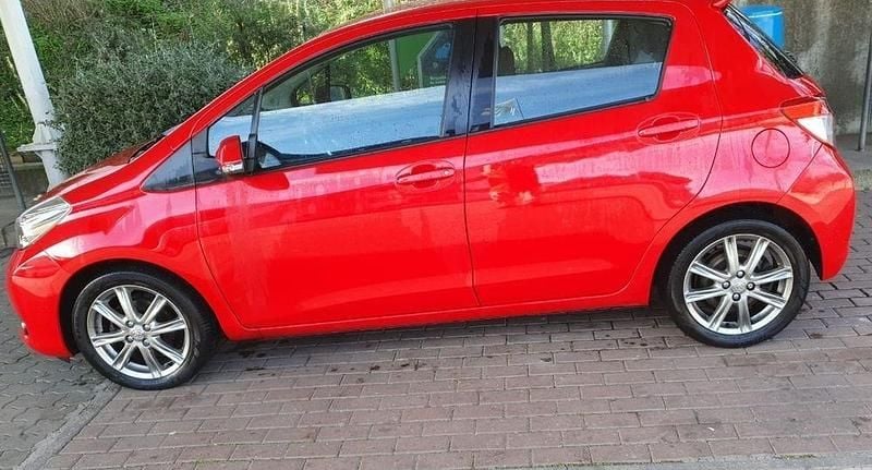 Usado 2013 Toyota Yaris Sedan | € 7.700 (Bom preço) - Imagem 1/4
