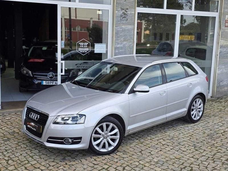 Cinza Usado 2011 Audi A3 Attraction Citadino | € 11.950 (Preço justo) - Imagem 1/4