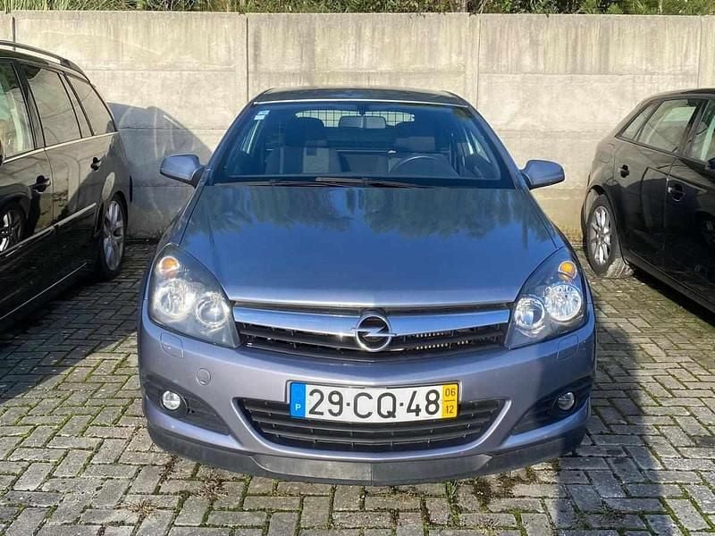 Usado Opel Astra GTC 90 HP (66 kW) 2006 Cinzento