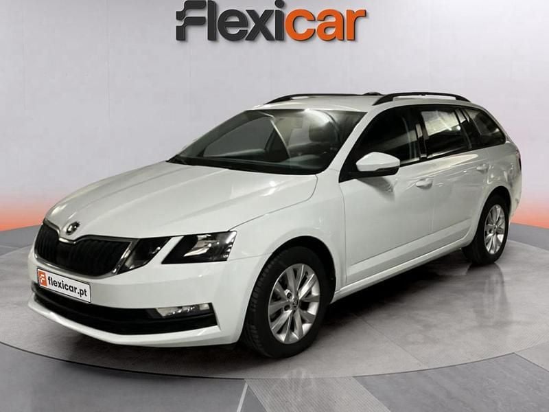 Usado Skoda Octavia Active 115 HP (84 kW) 2019 Branco