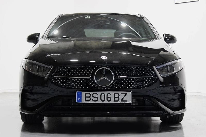 Usado Mercedes A180 116 HP (85 kW) 2025 Preto Sedan