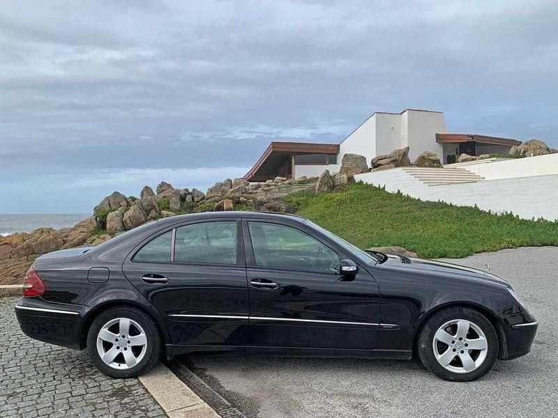 Usado 2003 Mercedes E220 Sedan | € 9.490 (Preço justo) - Imagem 1/4
