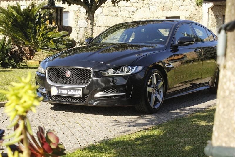 Preto Usado 2016 Jaguar XE R-Sport Sedan | € 17.500 (Preço justo) - Imagem 1/4