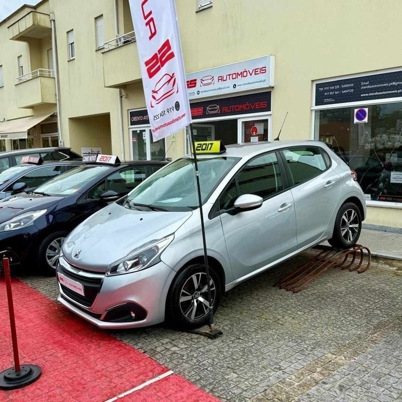 Cinzento Usado 2017 Peugeot 208 Citadino | € 10.900 (Preço justo) - Imagem 1/4