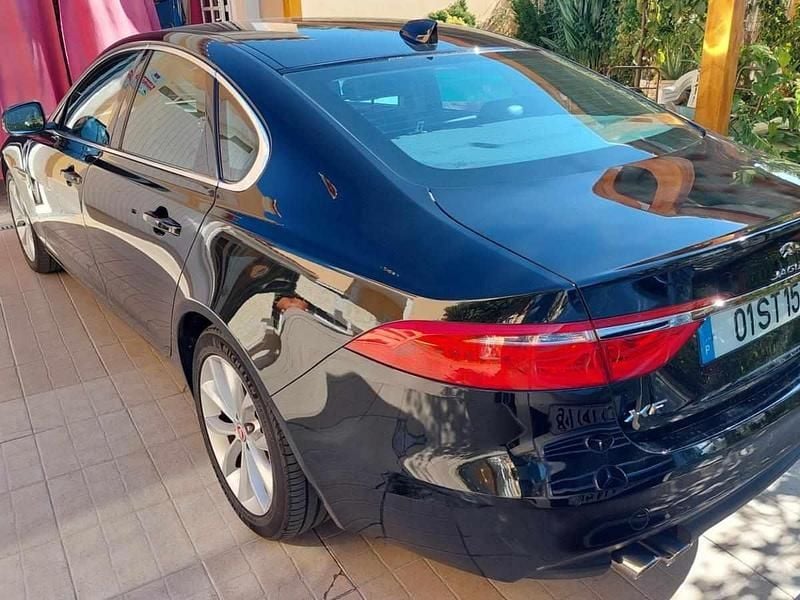 Preto Usado 2017 Jaguar XF Sedan | € 24.000 (Preço justo) - Imagem 1/4