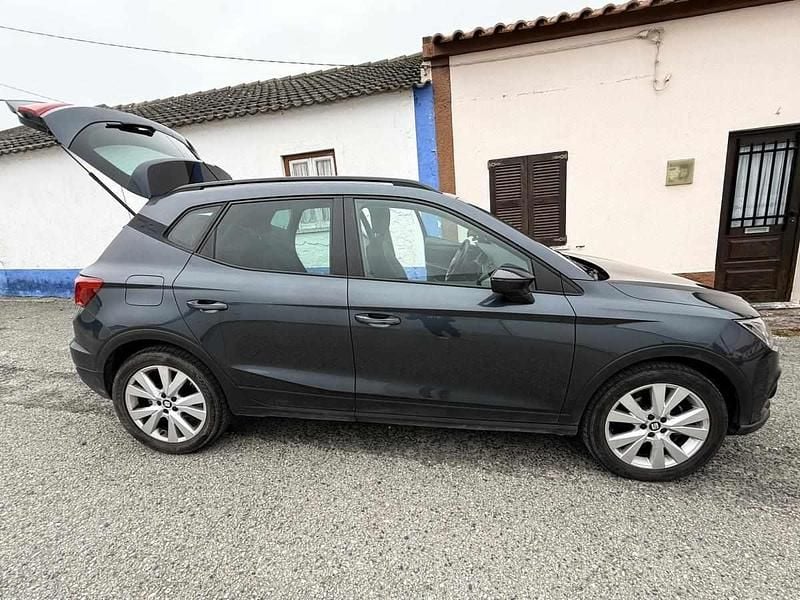 Cinzento Usado 2019 Seat Arona SUV | € 12.000 (Super Preço) - Imagem 1/4