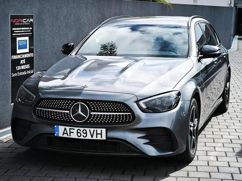 Cinzento Usado 2021 Mercedes E300 AMG line Carrinha | € 33.950 (Preço justo) - Imagem 1/4