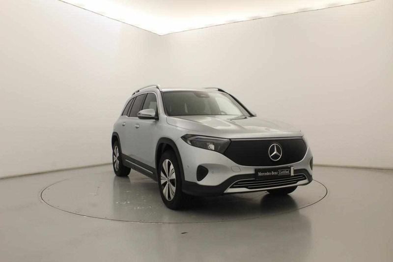 Cinzento Usado 2024 Mercedes EQB300 SUV | € 52.990 - Imagem 1/4
