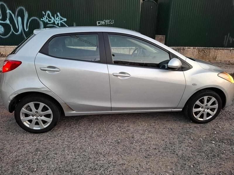 Cinzento Usado 2008 Mazda 2 Citadino | € 3.999 (Preço elevado) - Imagem 1/4