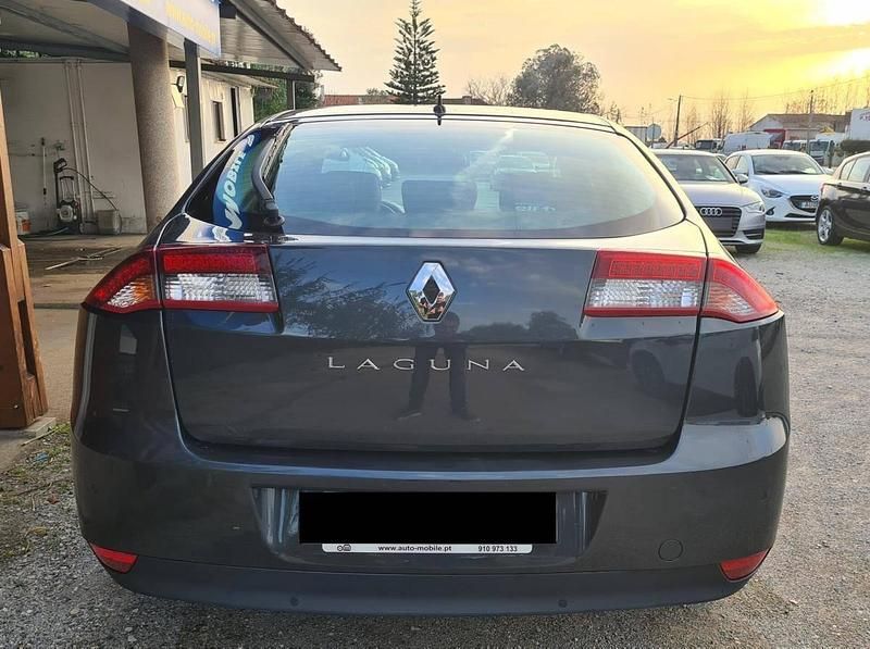 Usado Renault Laguna III 110 HP (80 kW) 2012 Cinzento