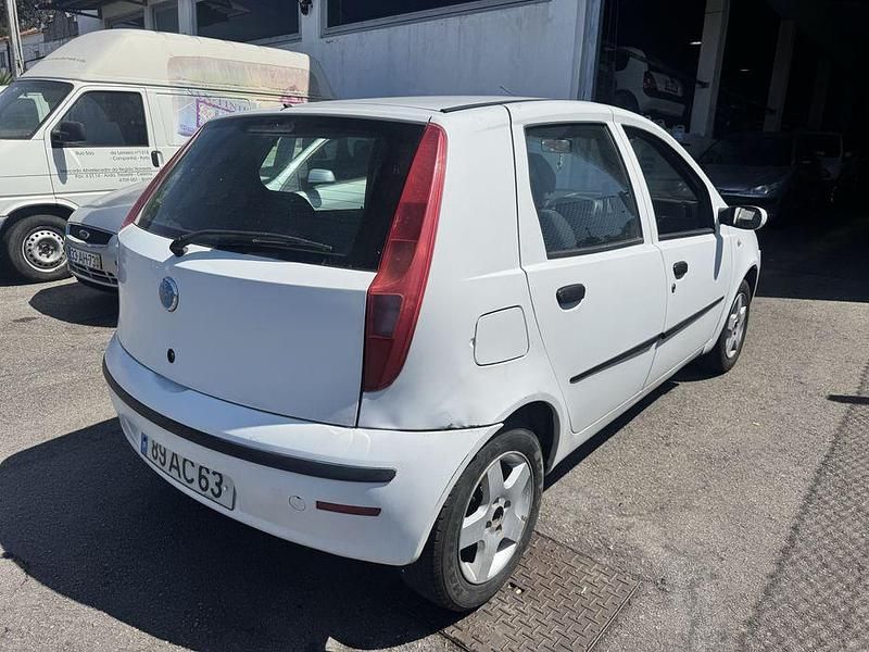 Usado Fiat Punto 80 HP (58 kW) 2005 Citadino