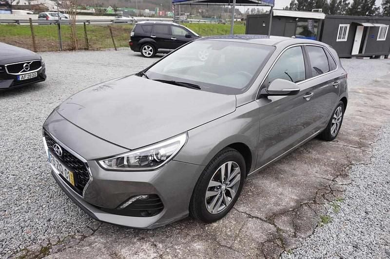 Usado Hyundai i30 136 HP (100 kW) 2019 Cinzento Citadino