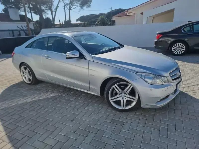 Cinza prata Usado 2010 Mercedes C220 Edition Coupé | € 17.900 (Preço justo) - Imagem 1/4