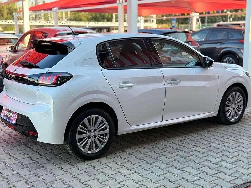 Branco Usado 2022 Peugeot 208 Allure Citadino | € 16.989 (Preço justo) - Imagem 1/4