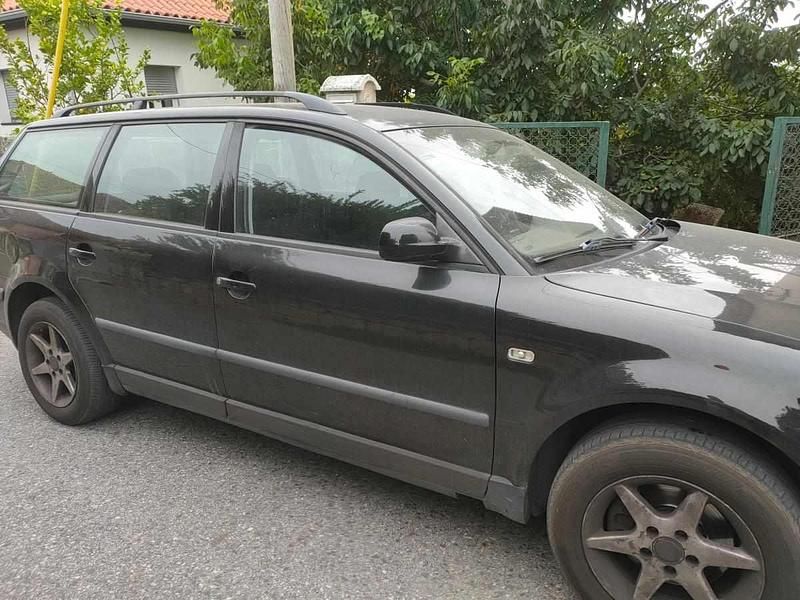 Usado VW Passat 110 HP (80 kW) 1999 Preto Sedan