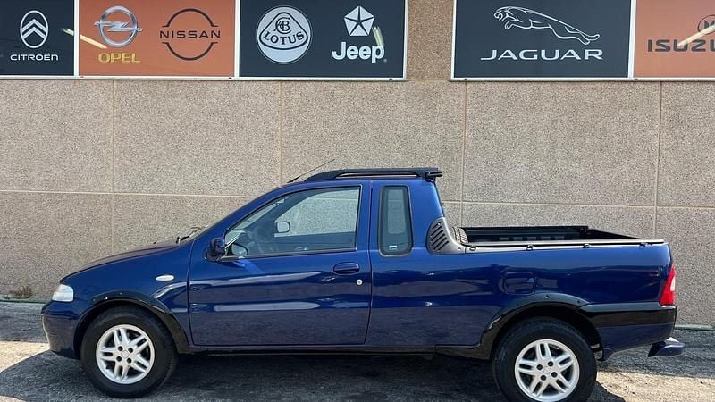 Azul Usado 2005 Fiat Strada SUV | € 6.900 - Imagem 1/4