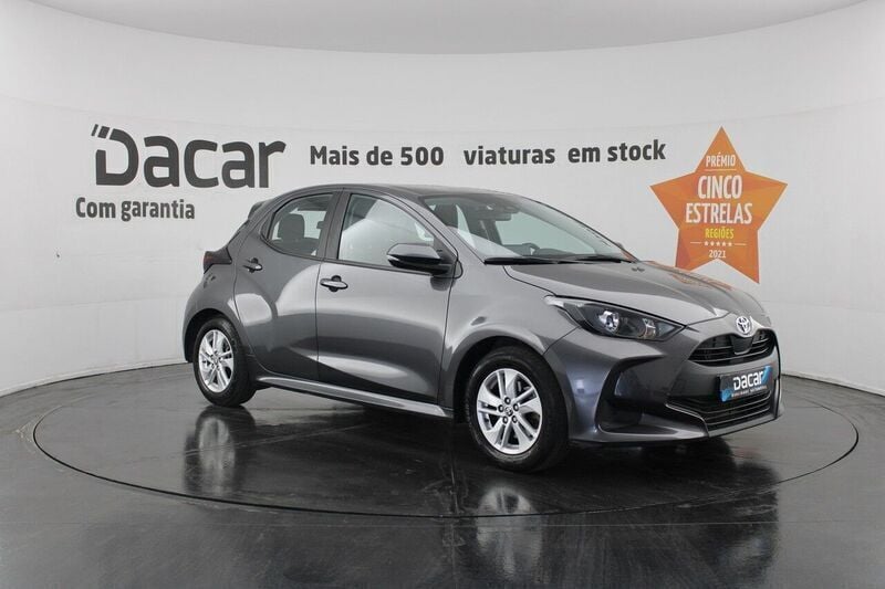 Cinza Usado 2022 Toyota Yaris Hybrid Plus | € 16.799 (Preço justo) - Imagem 1/3