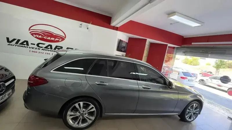 Usado Mercedes C300e Avantgarde 306 HP (225 kW) 2020 Cinzento Carrinha