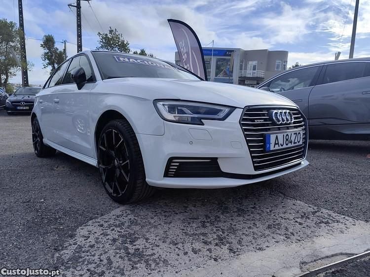 Usado Audi A3 Sportback e-tron Sport 204 HP (150 kW) 2021 Branco Citadino