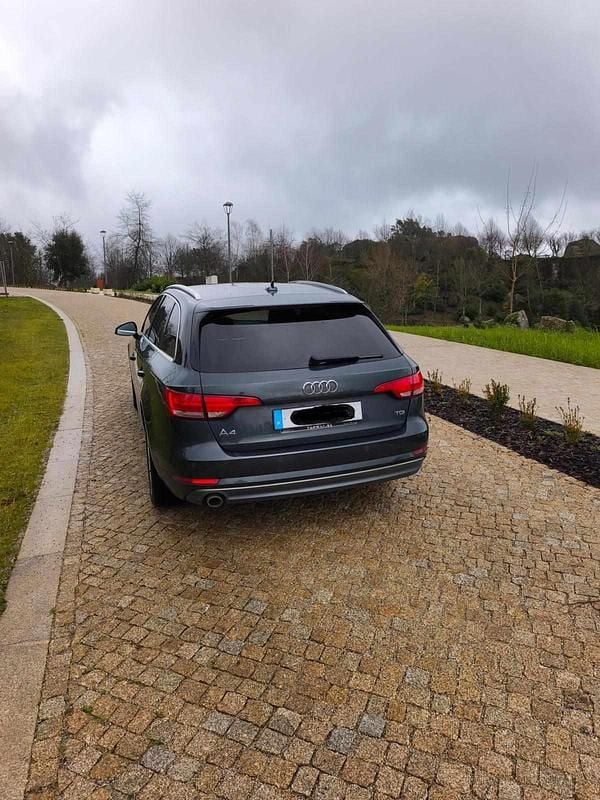 Usado Audi A4 150 HP (110 kW) 2017 Cinzento