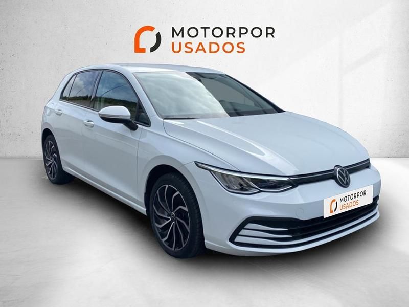 Branco Usado 2023 VW Golf VIII Life Sedan | € 22.200 (Preço justo) - Imagem 1/4