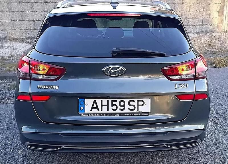 Usado Hyundai i30 Style 120 HP (88 kW) 2021 Cinza antracite Carrinha