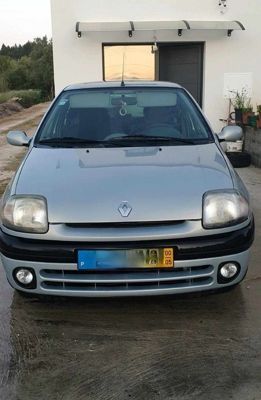 Cinzento Usado 2000 Renault Clio II Citadino | € 1.300 (Preço justo) - Imagem 1/4