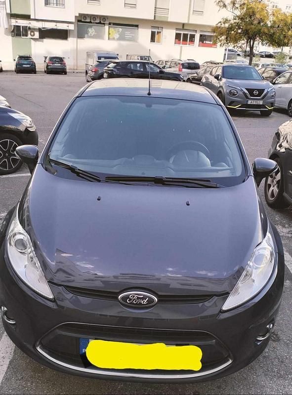 Cinzento Usado 2011 Ford Fiesta Citadino | € 6.450 (Bom preço) - Imagem 1/4