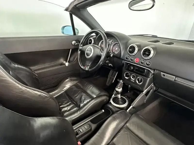 Usado Audi TT Roadster S-Line 150 HP (110 kW) 2001 Prateado Cabrios