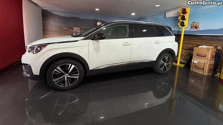 Usado Peugeot 5008 Allure 120 HP (88 kW) 2018 Branco SUV