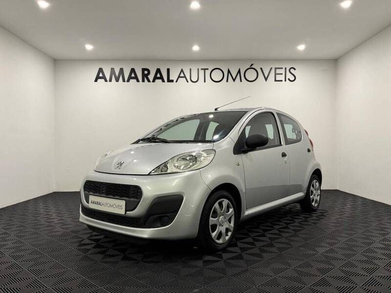 Cinza Usado 2012 Peugeot 107 Citadino | € 6.900 (Super Preço) - Imagem 1/4