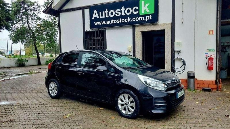 Preto Usado 2015 Kia Rio | € 9.990 (Preço justo) - Imagem 1/1