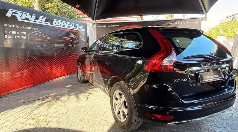 Usado Volvo XC60 Momentum 150 HP (110 kW) 2015 Preto SUV