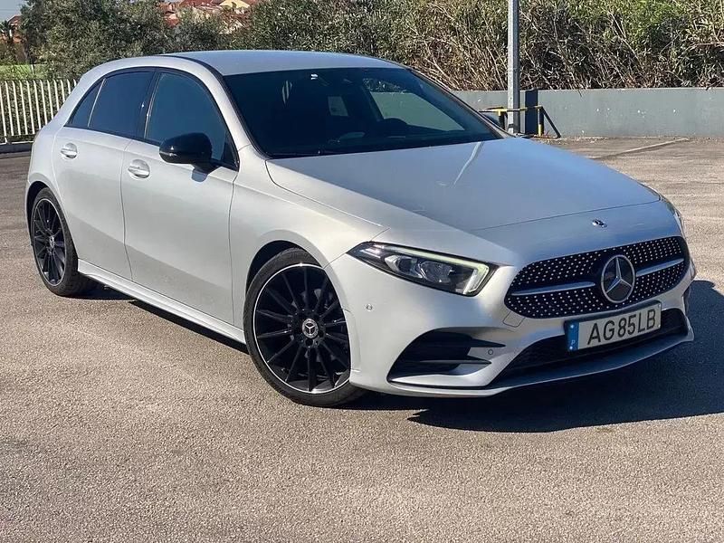 Cinza antracite Usado 2021 Mercedes A180 AMG line Citadino | € 25.850 (Bom preço) - Imagem 1/4