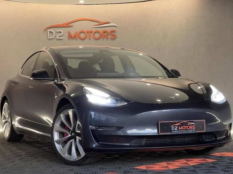 Cinzento Usado 2019 Tesla Model 3 Sedan | € 26.490 (Preço justo) - Imagem 1/4