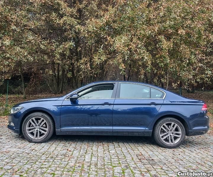 Azul Usado 2016 VW Passat Sedan | € 11.750 (Bom preço) - Imagem 1/1