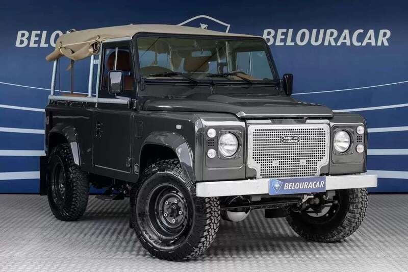 Cinzento Usado 2010 Land Rover Defender S SUV | € 87.500 - Imagem 1/4