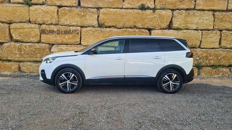 Usado Peugeot 5008 Allure 130 HP (95 kW) 2020 Branco Monovolume