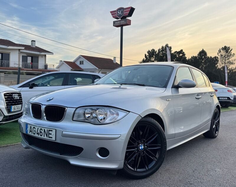 Cinzento Usado 2004 BMW 120 Sport Line Citadino | € 7.950 (Preço elevado) - Imagem 1/4