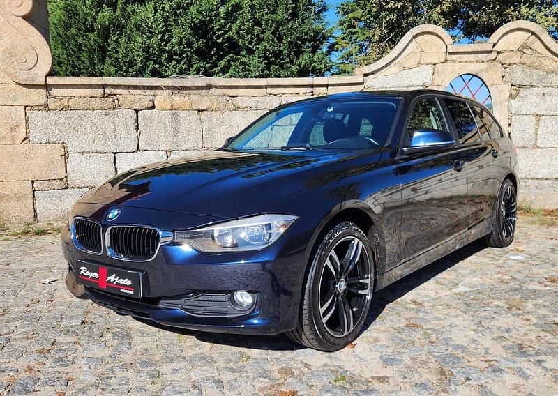 Azul Usado 2014 BMW 318 Carrinha | € 17.950 (Caro) - Imagem 1/4