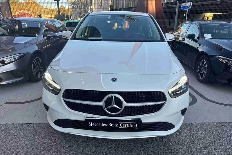 Usado Mercedes B180 116 HP (85 kW) 2024 Branco Monovolume