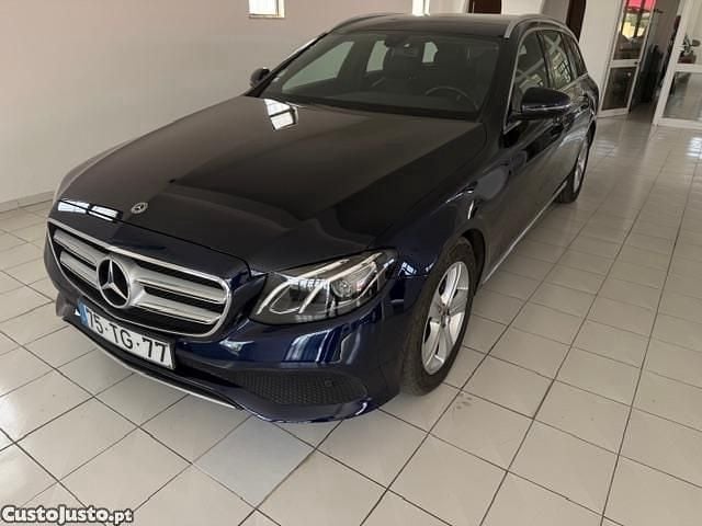 Usado Mercedes E220 192 HP (141 kW) 2017 Azul Carrinha