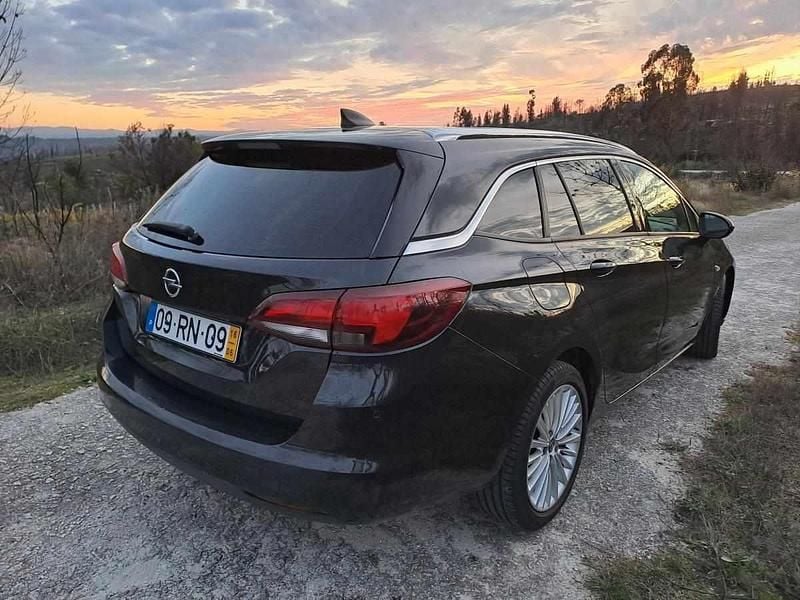 Usado Opel Astra Sport 110 HP (80 kW) 2016 Preto Carrinha
