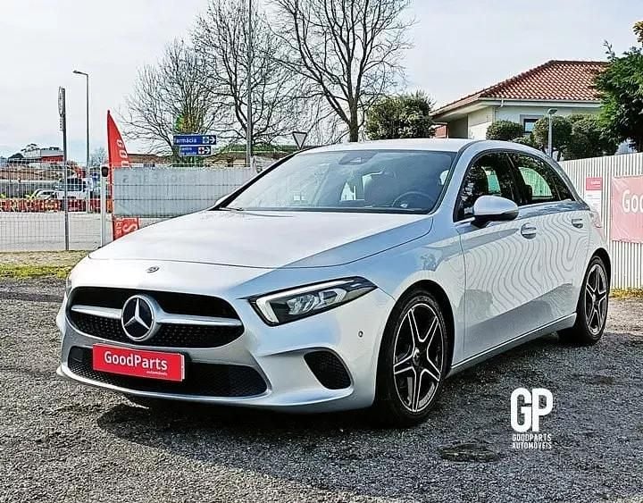 Cinzento Usado 2019 Mercedes A180 Progressive Citadino | € 25.400 (Preço elevado) - Imagem 1/4