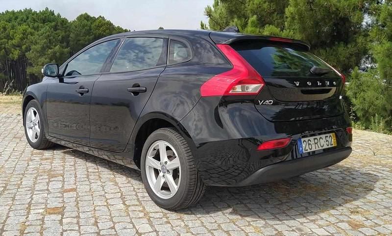 Preto Usado 2016 Volvo V40 Carrinha | € 12.000 (Bom preço) - Imagem 1/4