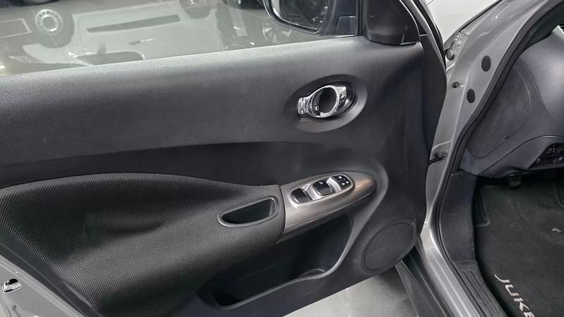 Usado Nissan Juke N-Connecta 115 HP (84 kW) 2018 Cinzento SUV